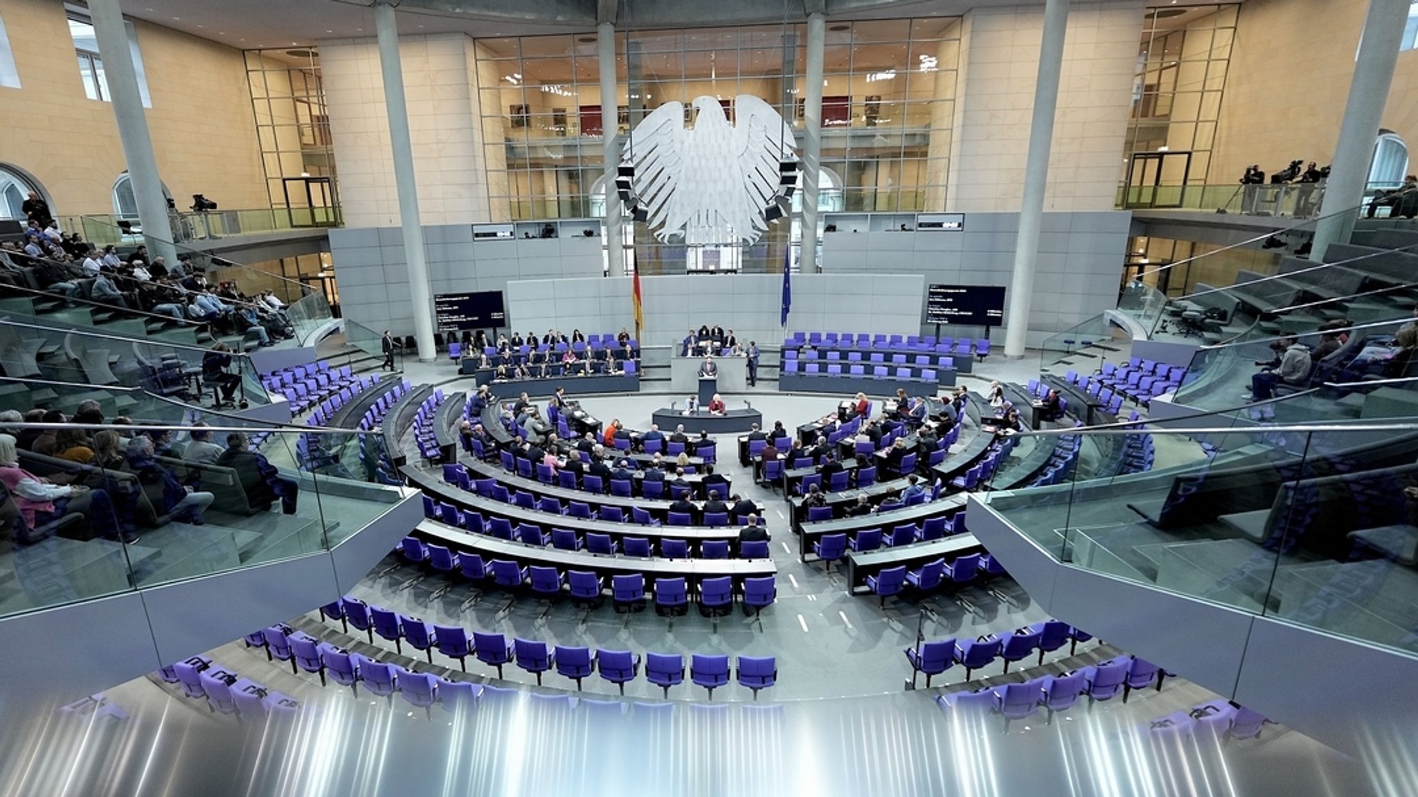 Plenum im Deutschen Bundestag. | Bild: dpa-Bildfunk/Michael Kappeler Plenum im Deutschen Bundestag.