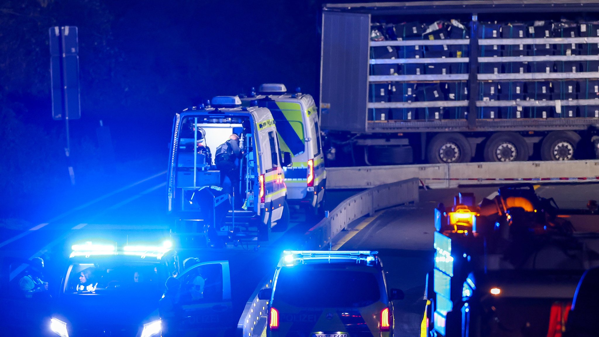 Vollsperrung auf der Autobahn A1 bei Hagen. 