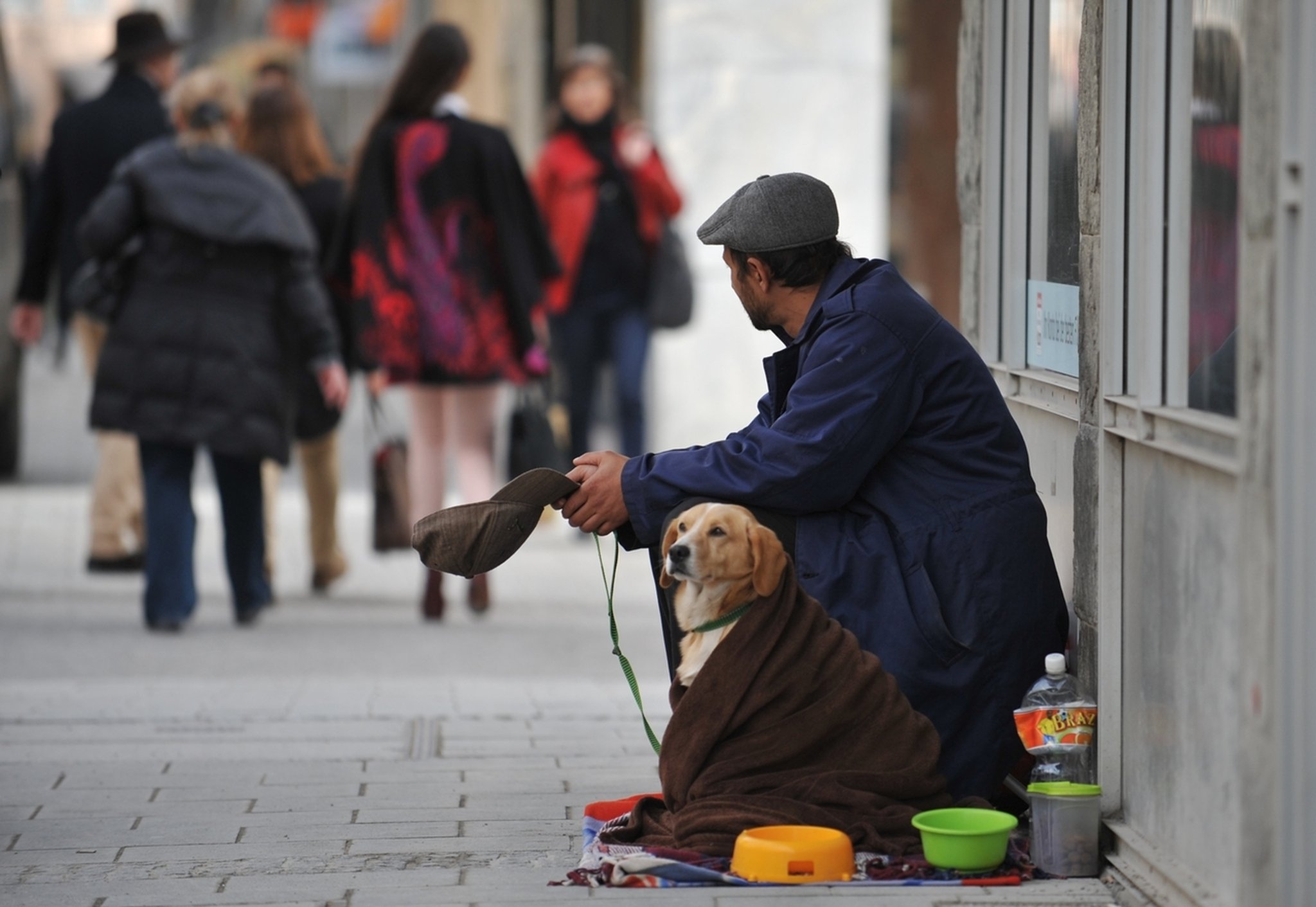 Bettlern Geld geben? Caritas gibt Tipps 