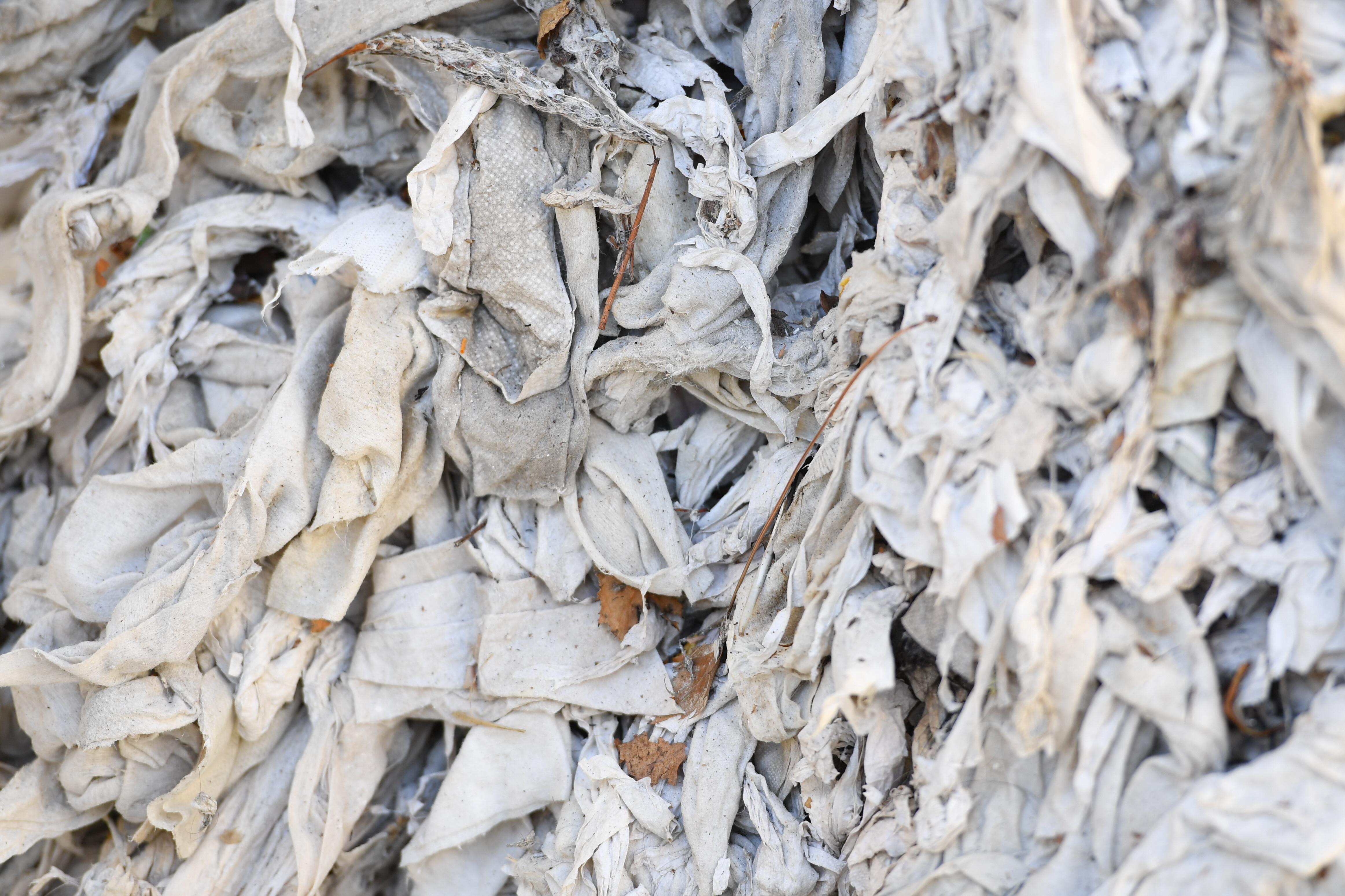 Feuchttücher, die eine Kläranlage verstopfen.