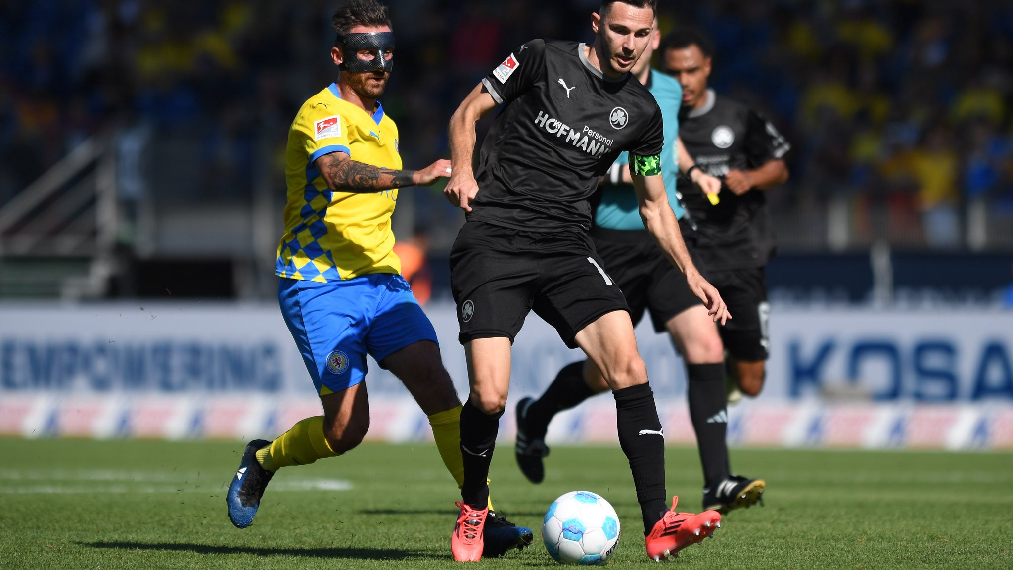 Spielszene Eintracht Braunschweig - SpVgg Greuther Fürth