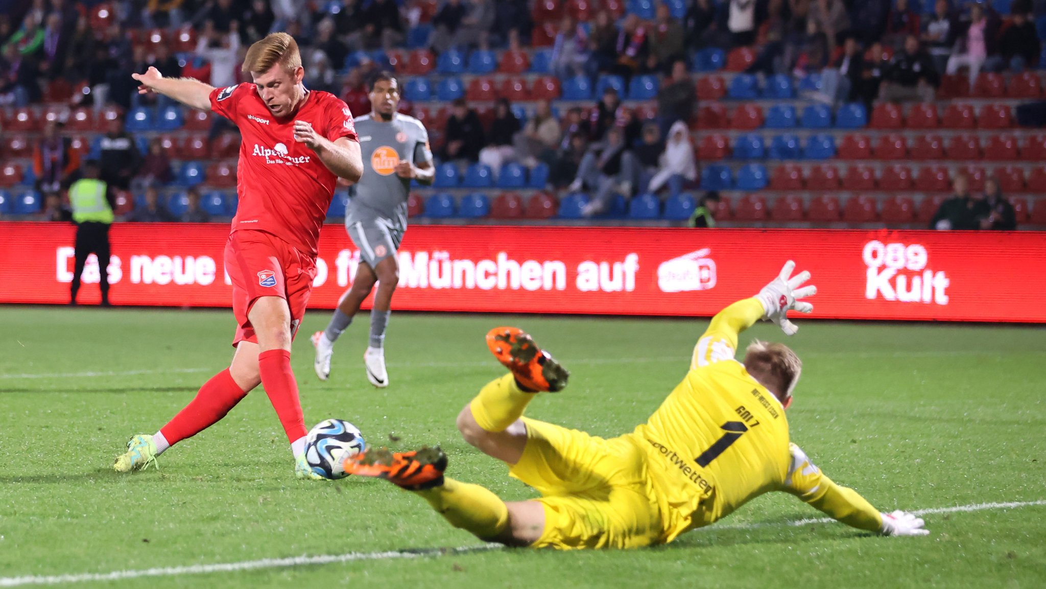 Mathias Fetsch trifft zum zwischenzeitlichen 3:0.