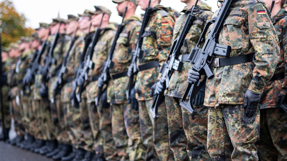 Bundeswehrsoldaten bei einem Aufstellungsappell