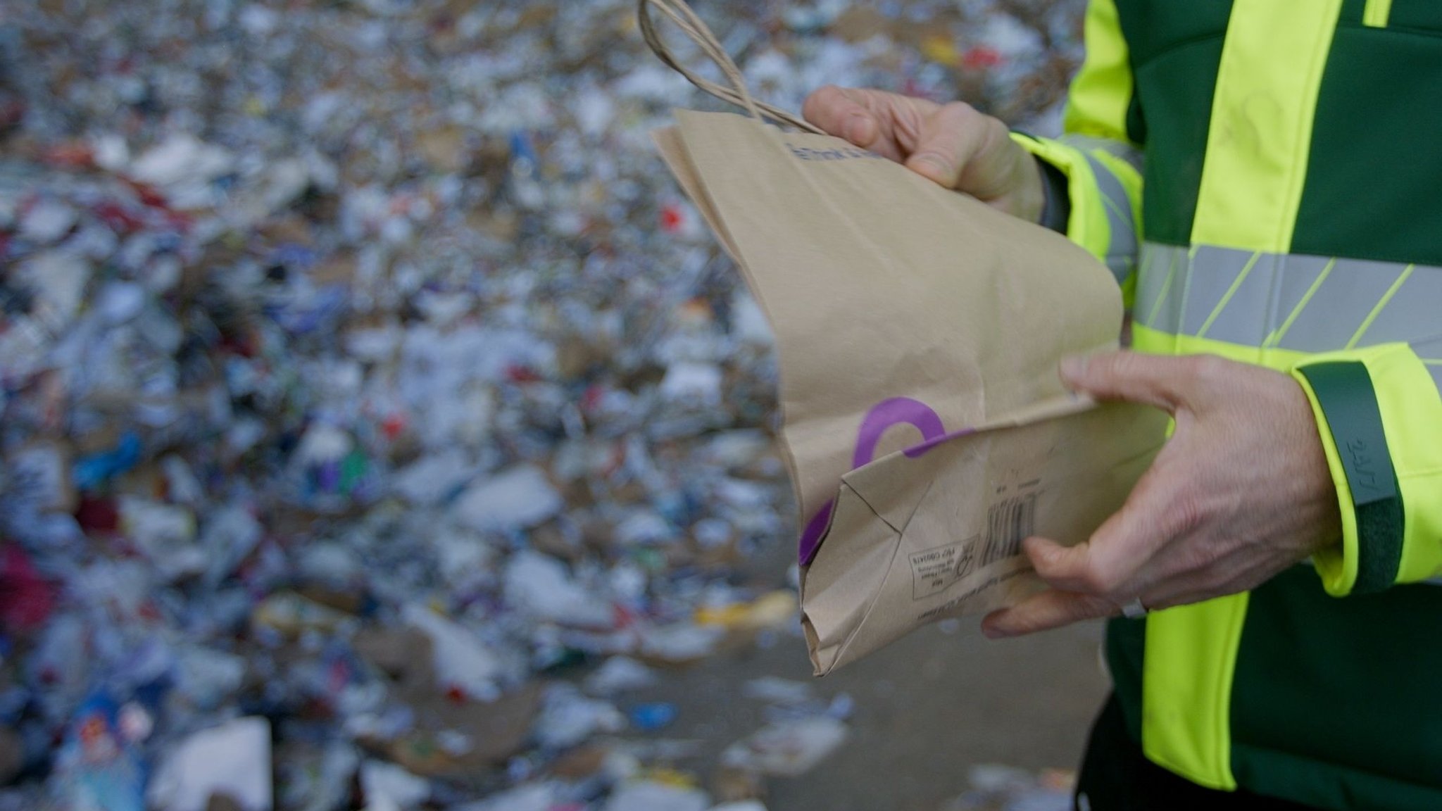 Einkaufstasche aus sogenannten nassfestem Papier