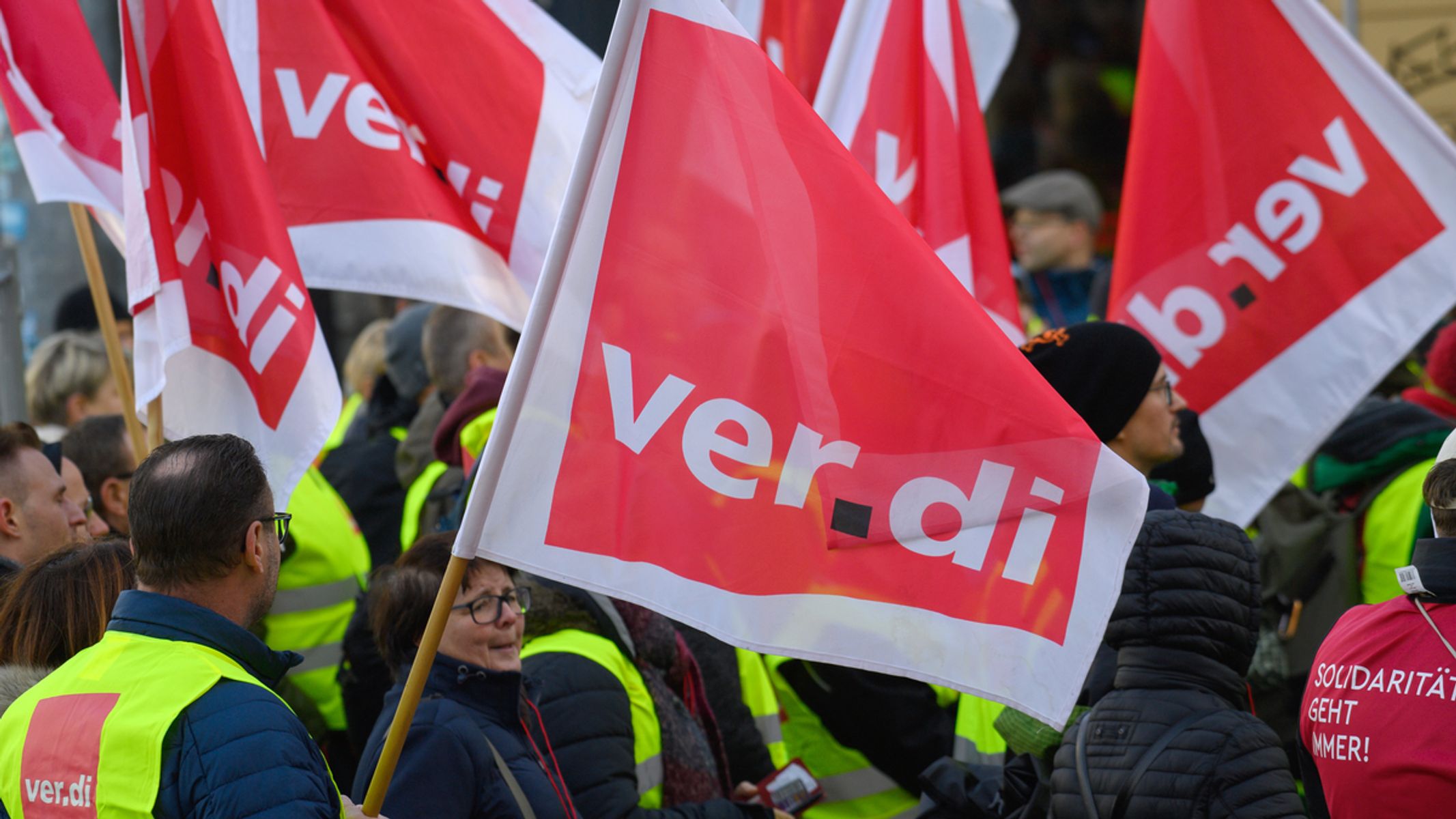Bayernweite Verdi-Warnstreiks: Unis, Kultur, Polizei betroffen