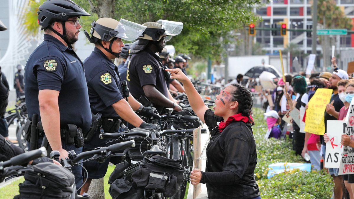 Us Proteste Verteidigungsminister Gegen Militareinsatz Br24
