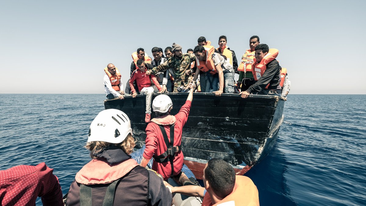 Flüchtlinge im Mittelmeer, die gerettet werden (Archivbild von 2017)