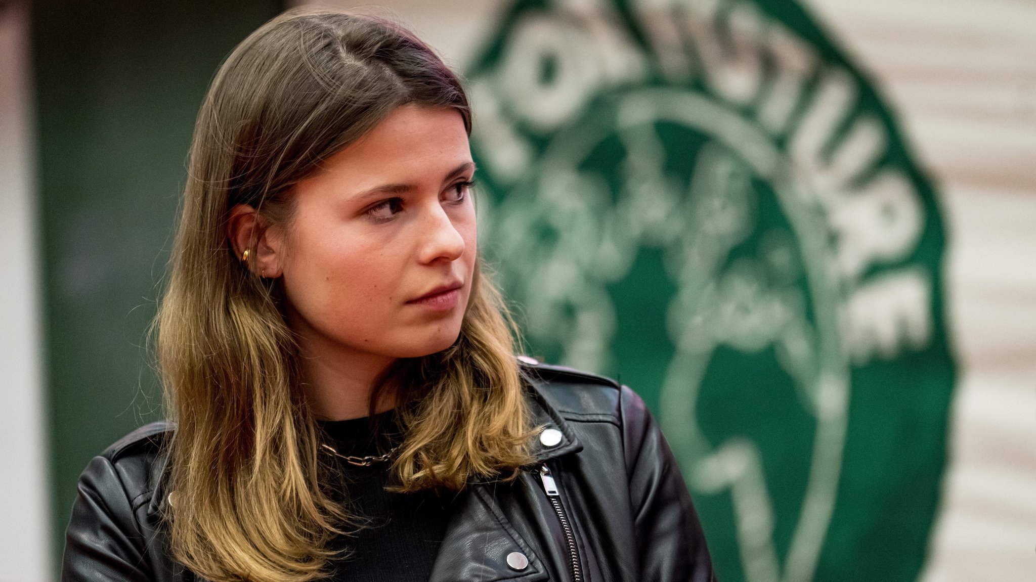 Luisa Neubauer, Fridays for Future, auf einer Podiumsdiskussion