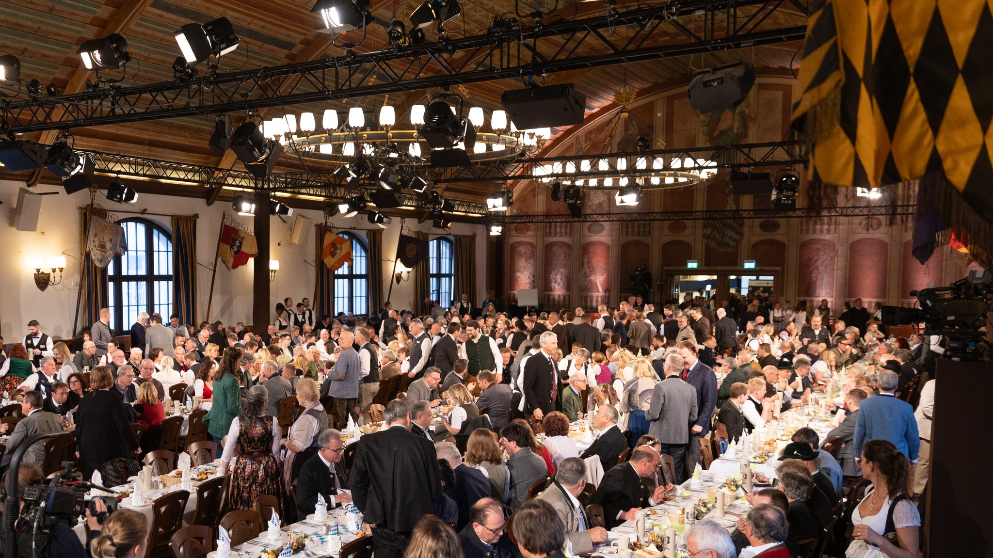 Blick in den vollgefüllten Saal