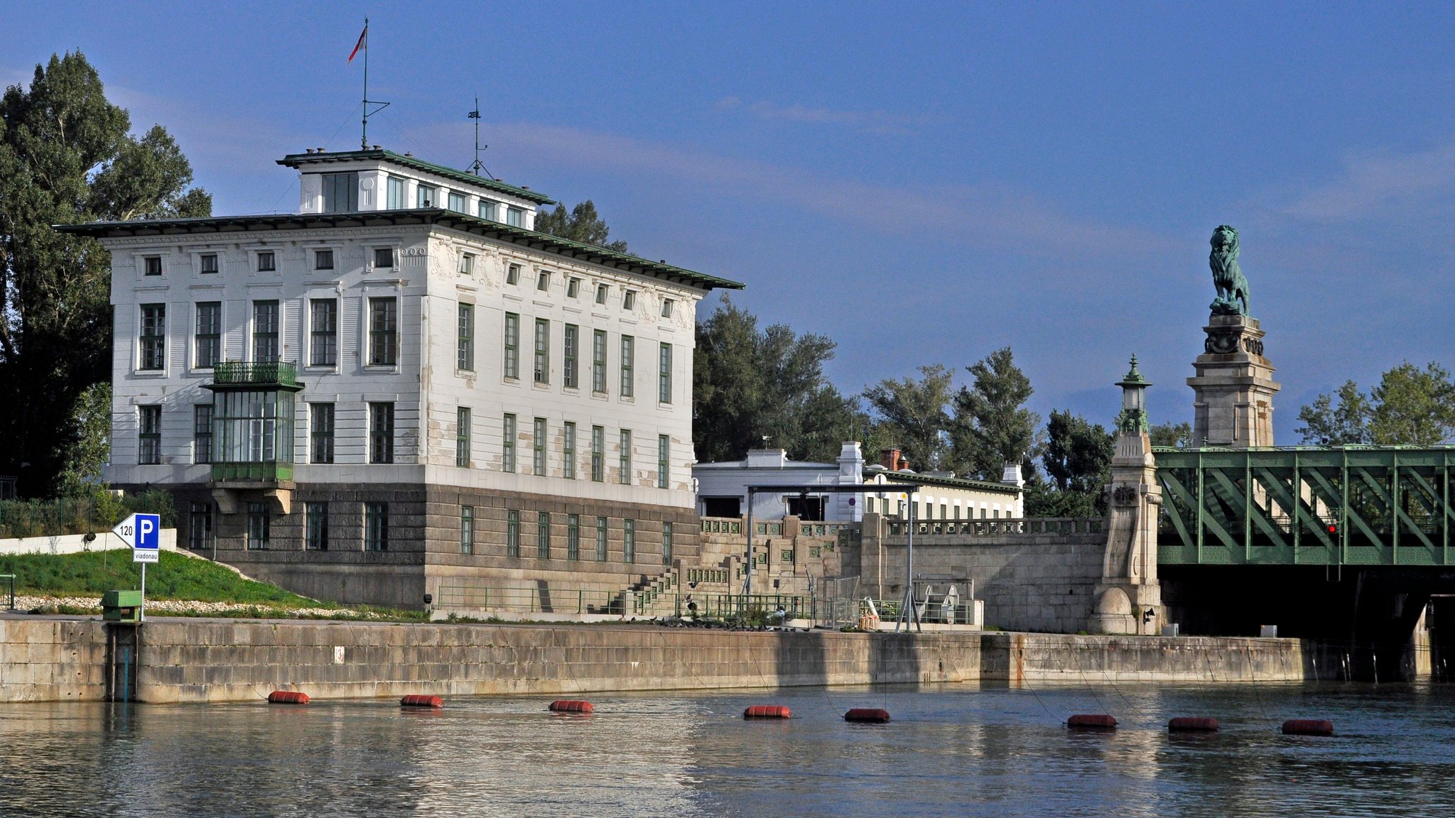 Das Schleusenhaus am Nussdorfer Wehr in Wien