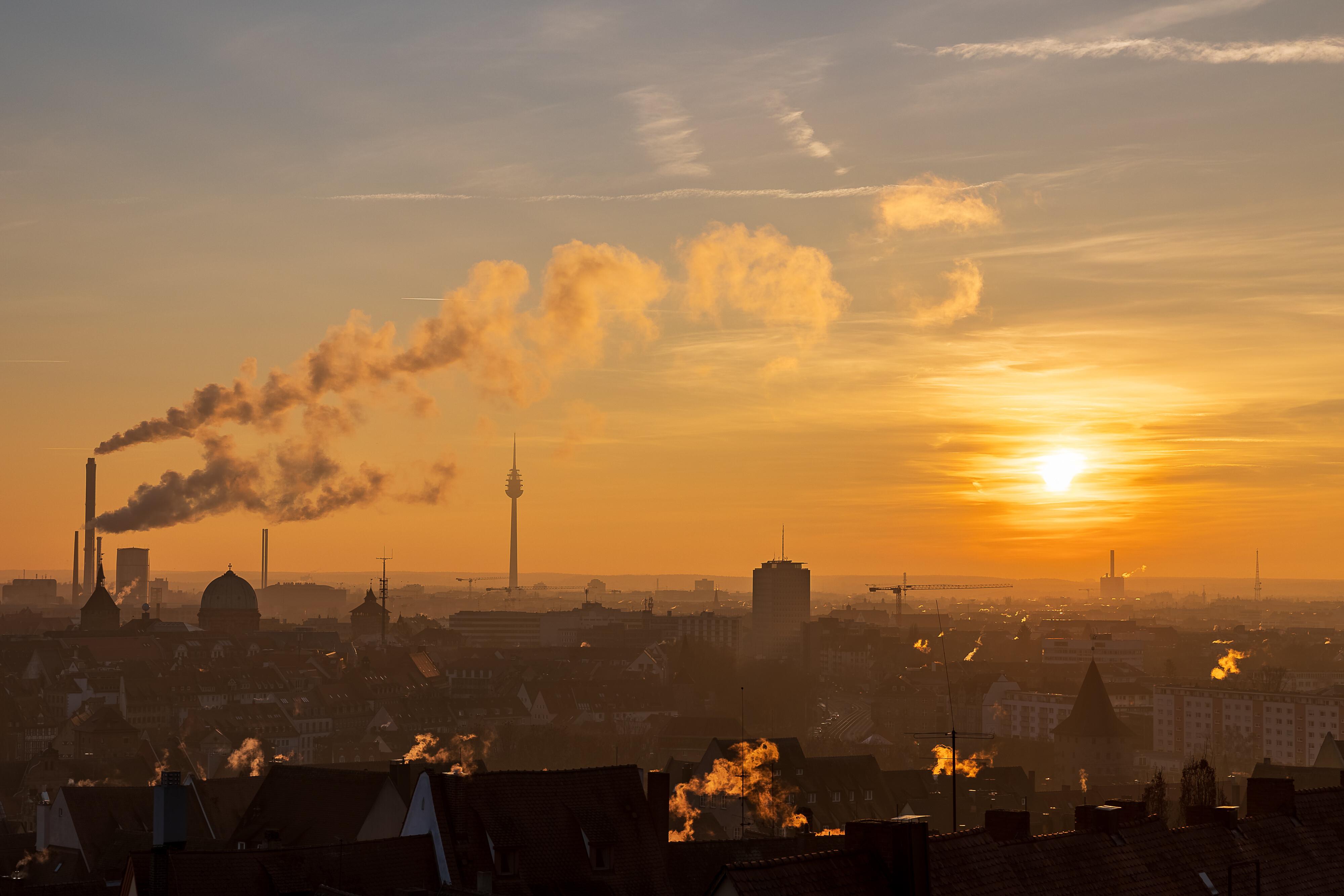Archivbild: Sonnenuntergang über der Stadt Nürnberg 