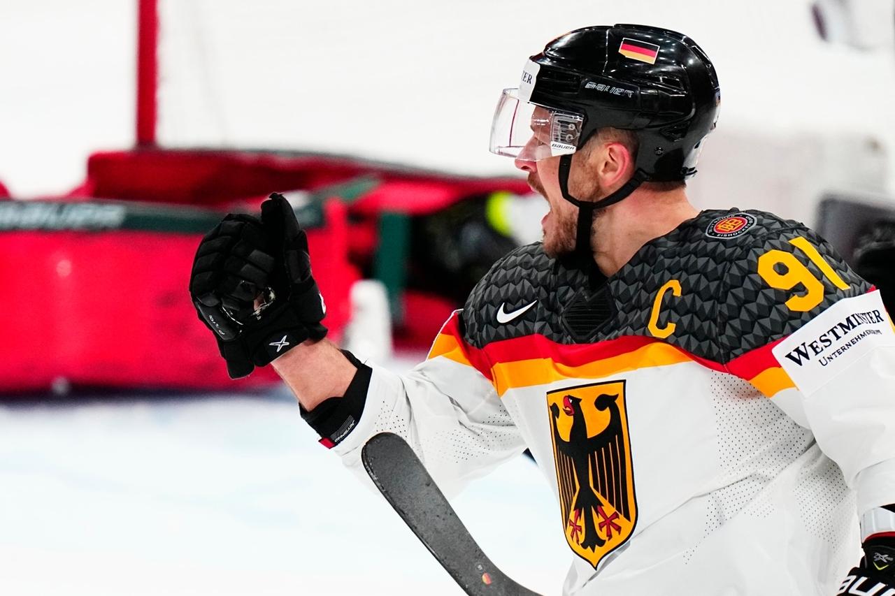 Eishockey DEB-Team will Aufholjagd gegen Österreich fortsetzen BR24