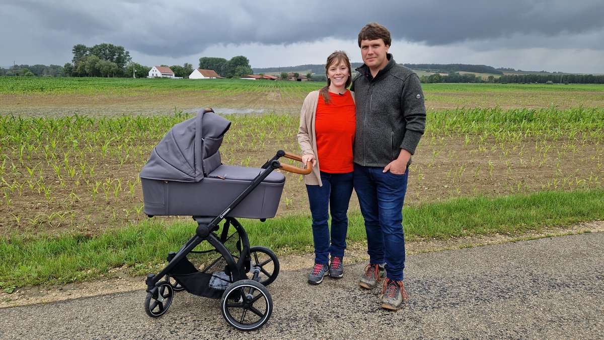 Sebastian und Katrin mit Kinderwagen