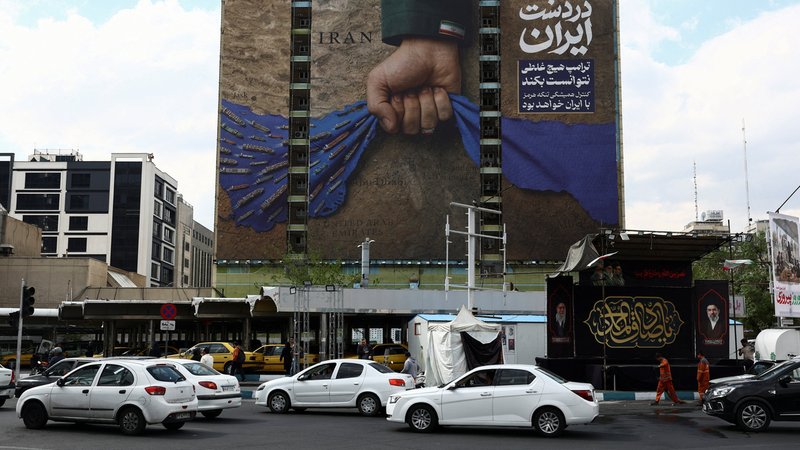 Propaganda-Plakat in Teheran zur Straße von Hormus | Bild: Majid Asgaripour/WANA Propaganda-Plakat in Teheran zur Straße von Hormus