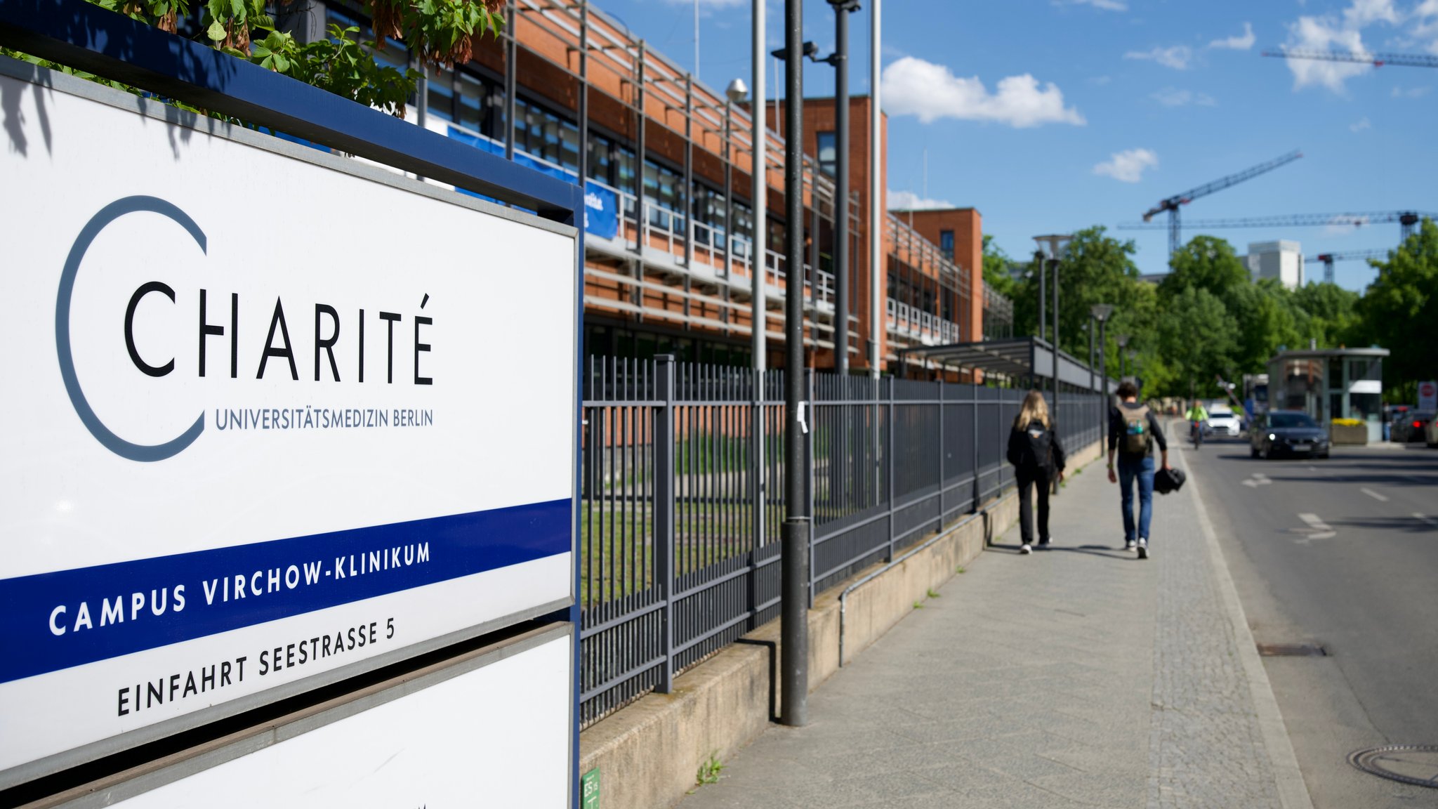 Symbolbild: Ein Schild mit der Aufschrift "Charité"