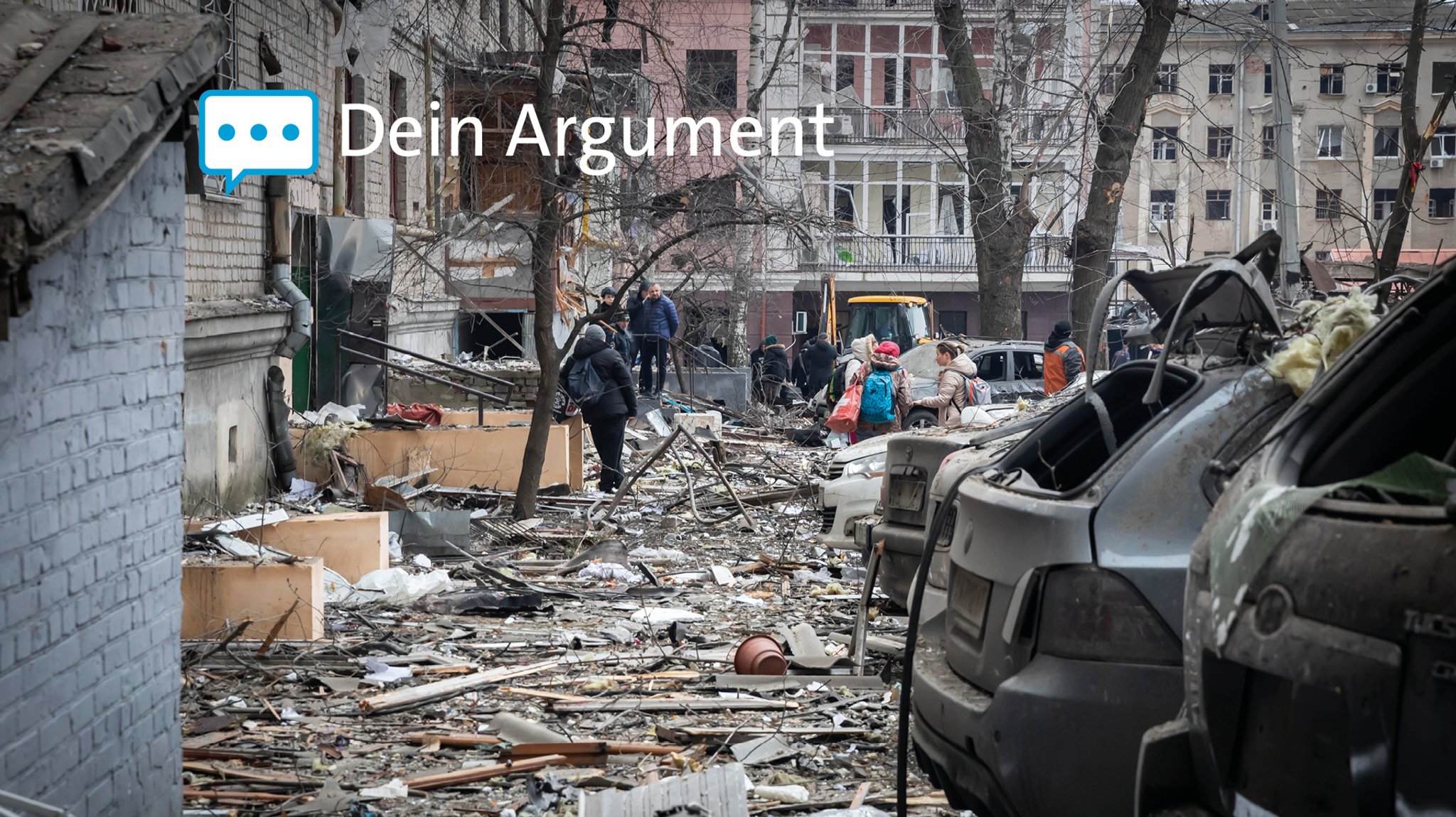 Mehrere Raketen landeten am 2. Januar 2024 im Zentrum von Charkiw, die Explosionen zerstörten Wohnhäuser und Wohnsiedlungen.