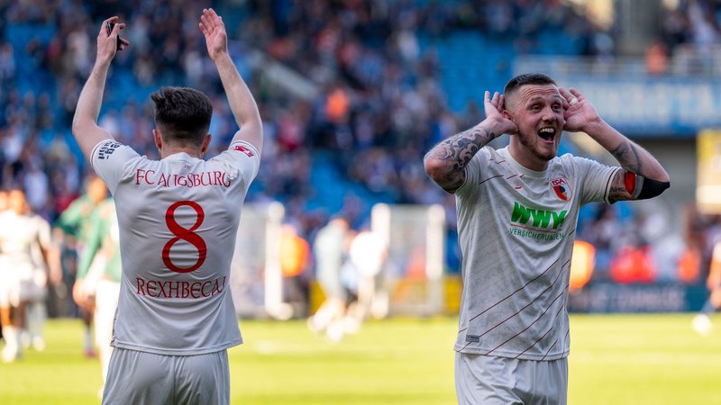 Spielszene VfL Bochum - FC Augsburg | Bild: picture-alliance/dpa Spielszene VfL Bochum - FC Augsburg