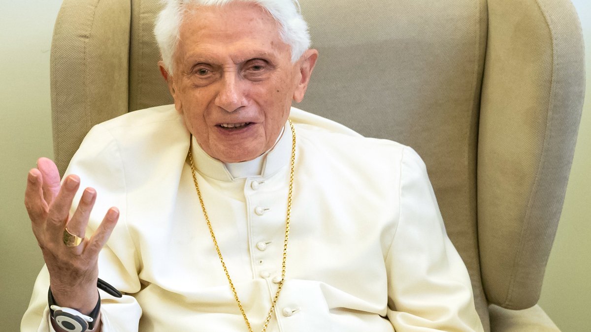 ARCHIV - 01.06.2018, Vatikan, Vatikanstadt: Der emeritierte Papst Benedikt XVI. 