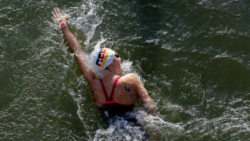 Leonie Beck im Freiwasser bei den Olympischen Spielen in Paris | Bild: dpa/picture-alliance Leonie Beck im Freiwasser bei den Olympischen Spielen in Paris