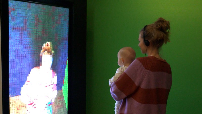 Mit Baby im Museum: Eine junge Mutter mit Kind in der Münchner Kunsthalle | Bild: BR Mit Baby im Museum: Eine junge Mutter mit Kind in der Münchner Kunsthalle