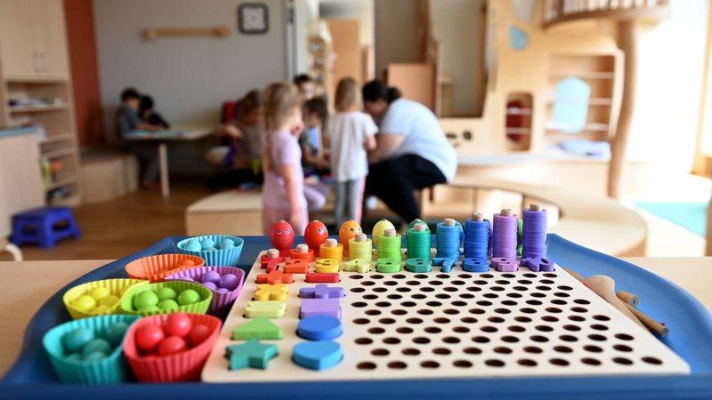 Blick in eine Kita in München | Bild: picture alliance / SZ Photo | Stephan Rumpf Blick in eine Kita in München