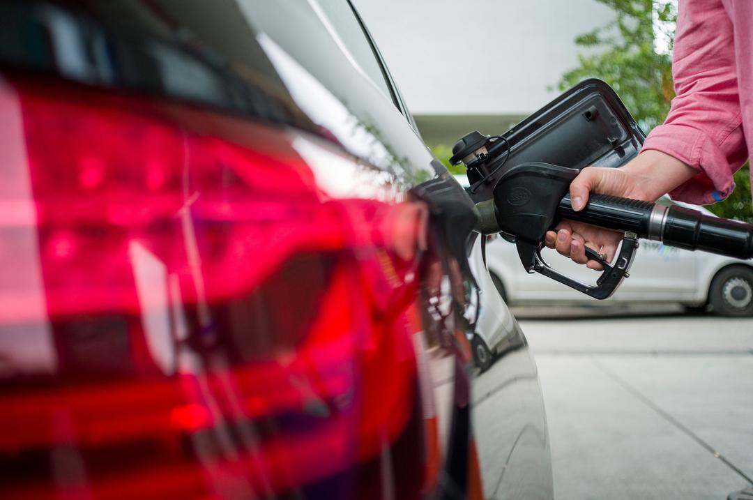 Ein Autofahrer hat am Freitagmorgen seine Ehefrau an der A8 an einer Tankstelle vergessen.