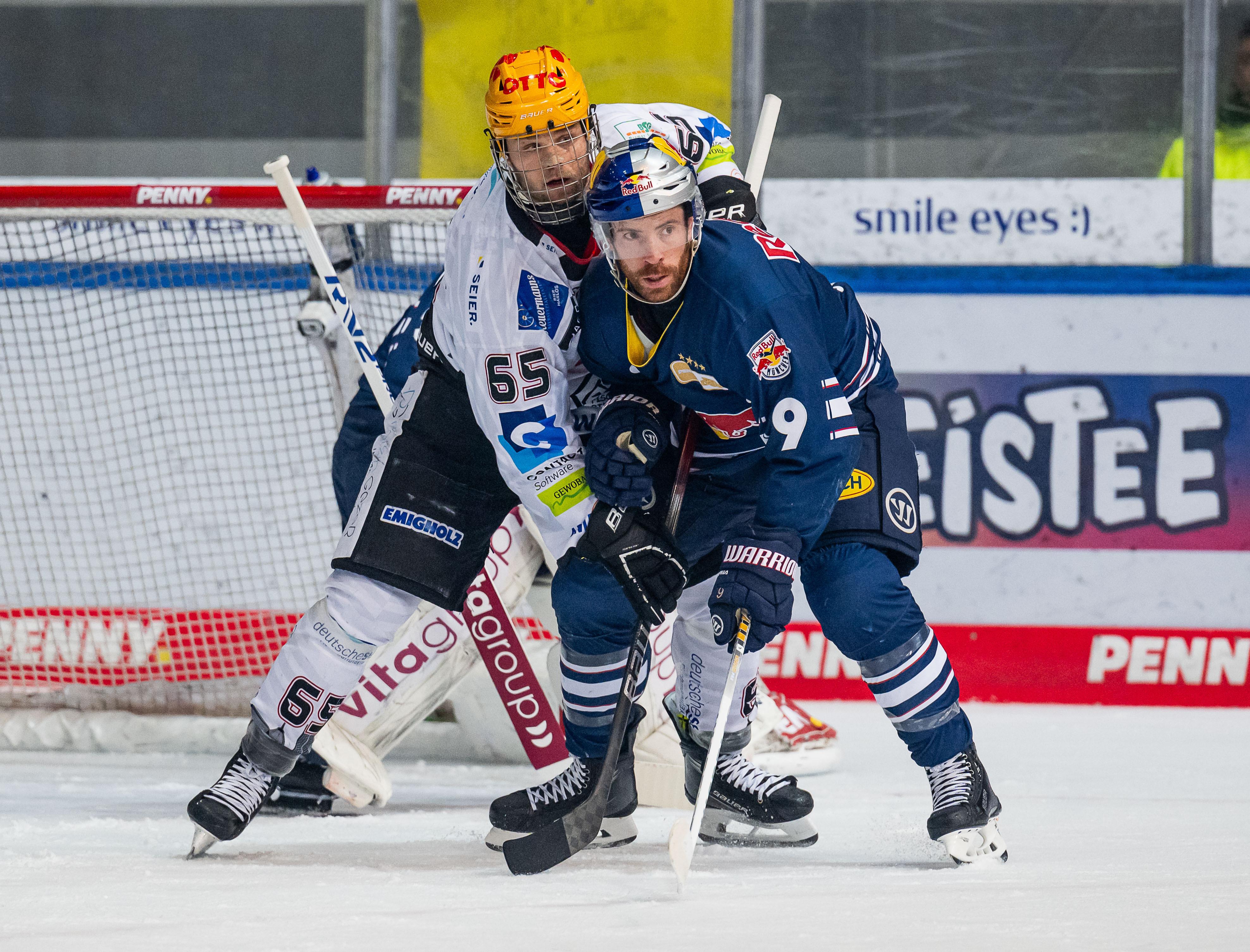 Spielszene EHC München - Fischtown Pinguins Bremerhaven