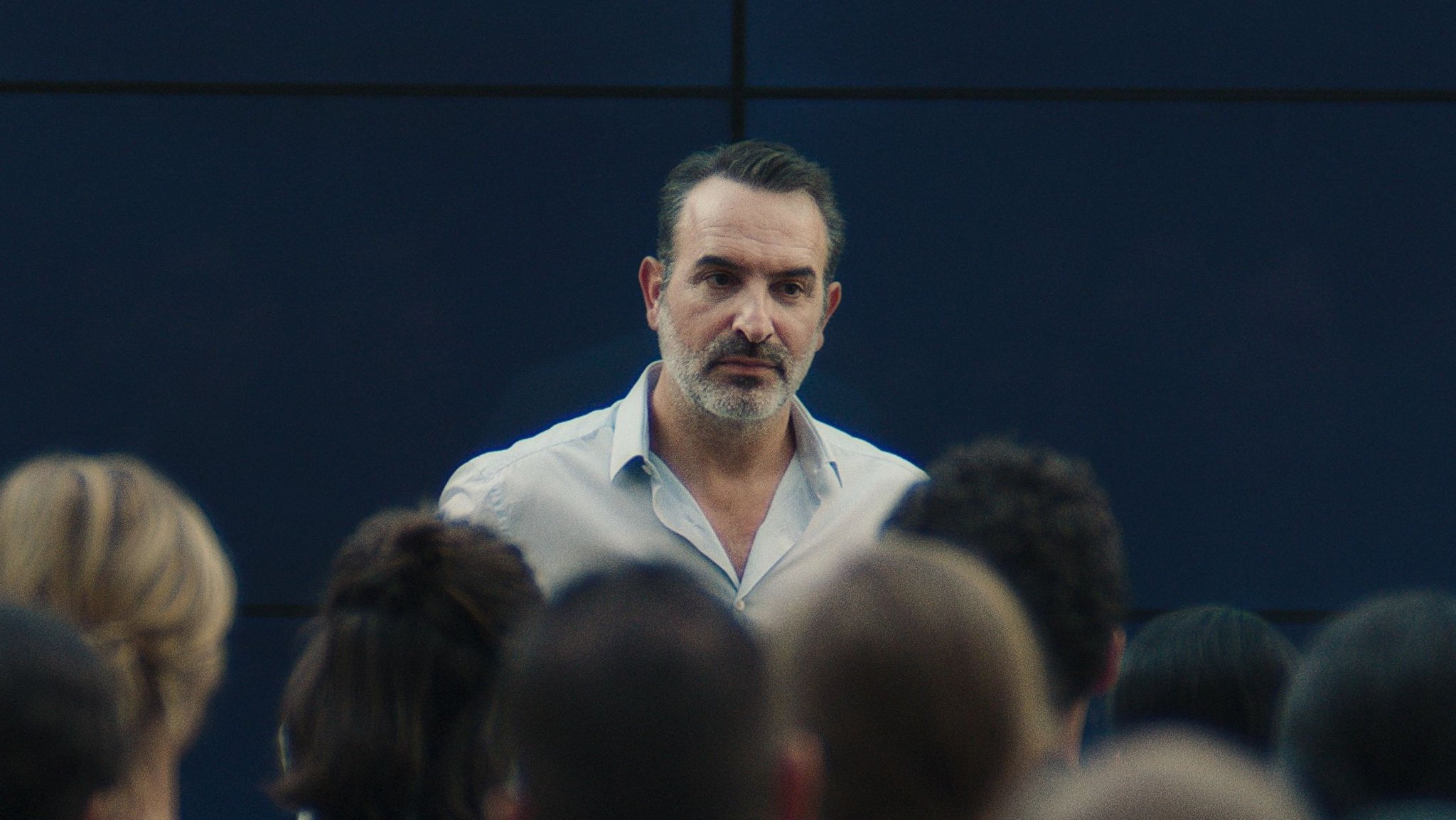 Jean Dujardin als Leiter der Polizei-Ermittlungen in "November" (FIlmszene).