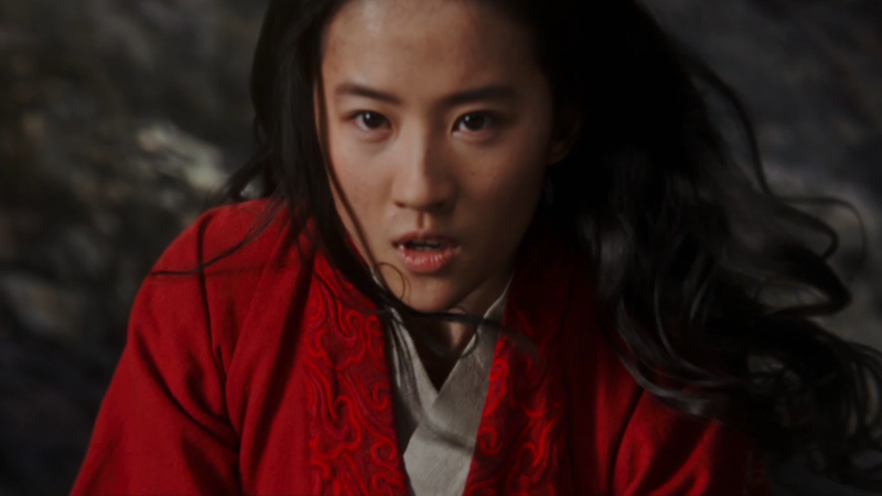 Sie ist die Einzige, die den Kaiser Chinas retten kann: Liu Yifei als "Mulan" (Filmszene).