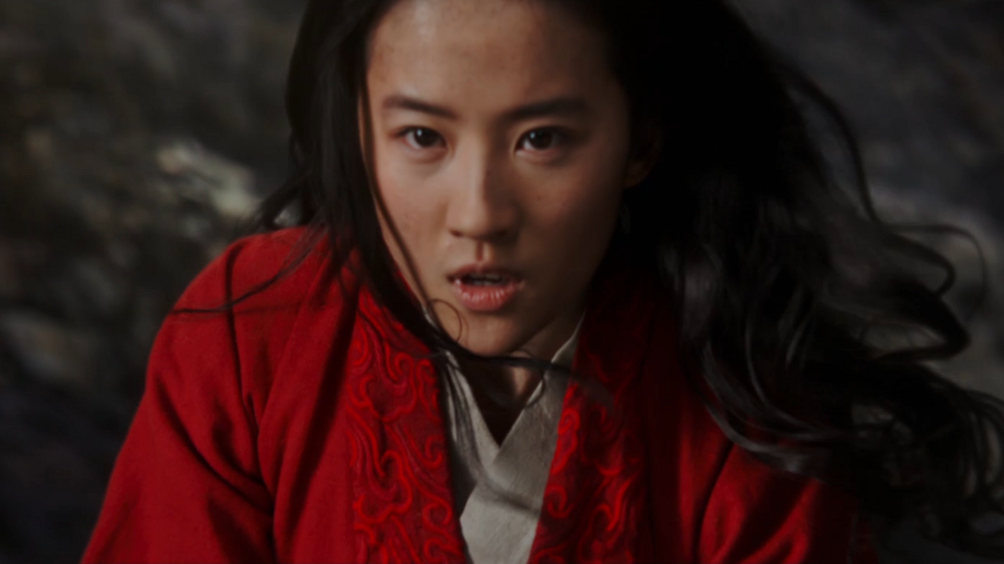 Sie ist die Einzige, die den Kaiser Chinas retten kann: Liu Yifei als "Mulan" (Filmszene).