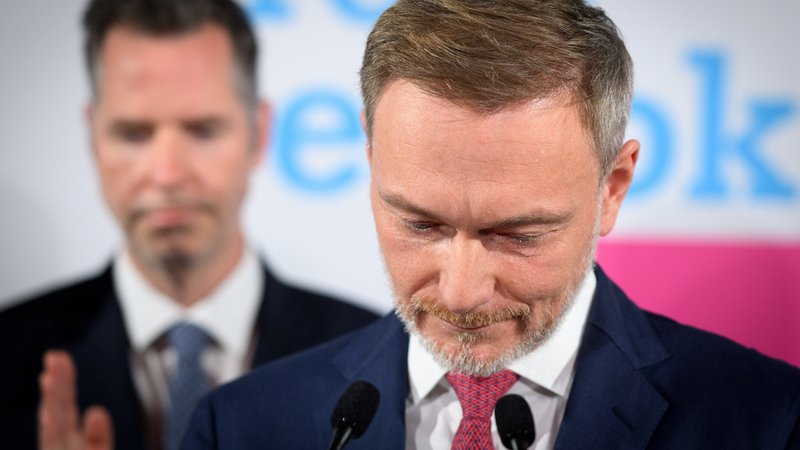 Christian Lindner, Bundesvorsitzender und Spitzenkandidat der FDP, bei der Wahlparty der Freien Demokraten (FDP) im Hans-Dietrich-Genscher-Haus | Bild: picture alliance/dpa | Bernd von Jutrczenka Christian Lindner, Bundesvorsitzender und Spitzenkandidat der FDP, bei der Wahlparty der Freien Demokraten (FDP) im Hans-Dietrich-Genscher-Haus