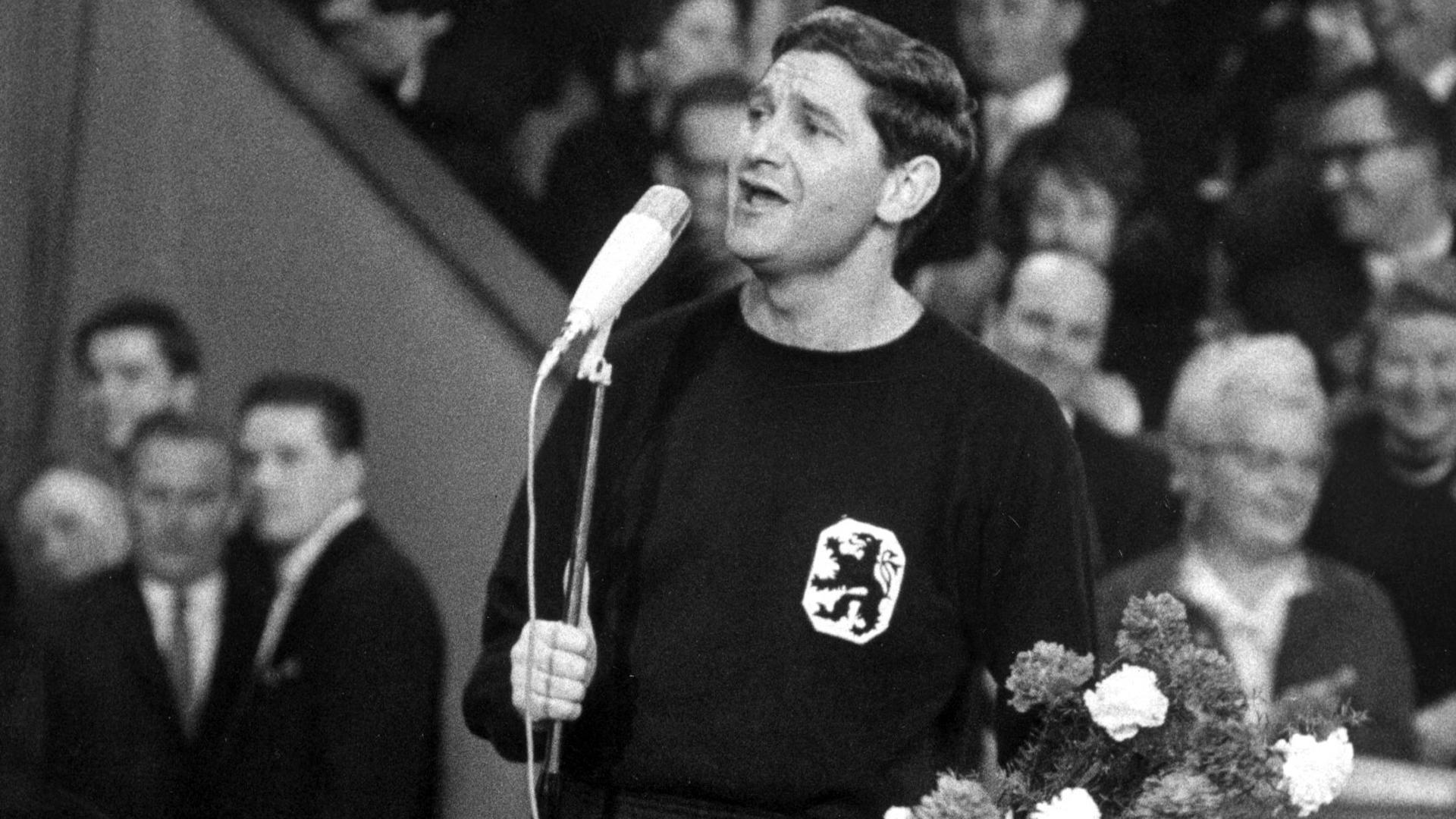 Petar Radenkovic bei einem Gesangsauftritt