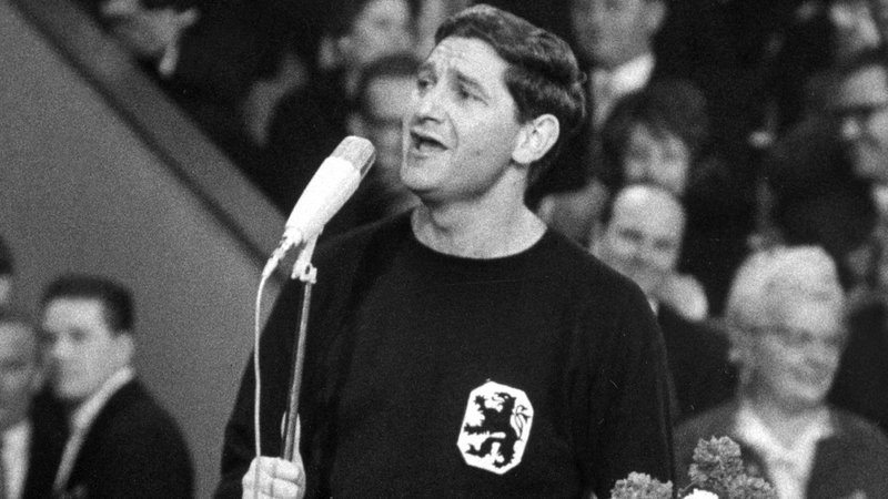 Petar Radenkovic bei einem Gesangsauftritt | Bild: picture-alliance/dpa Petar Radenkovic bei einem Gesangsauftritt