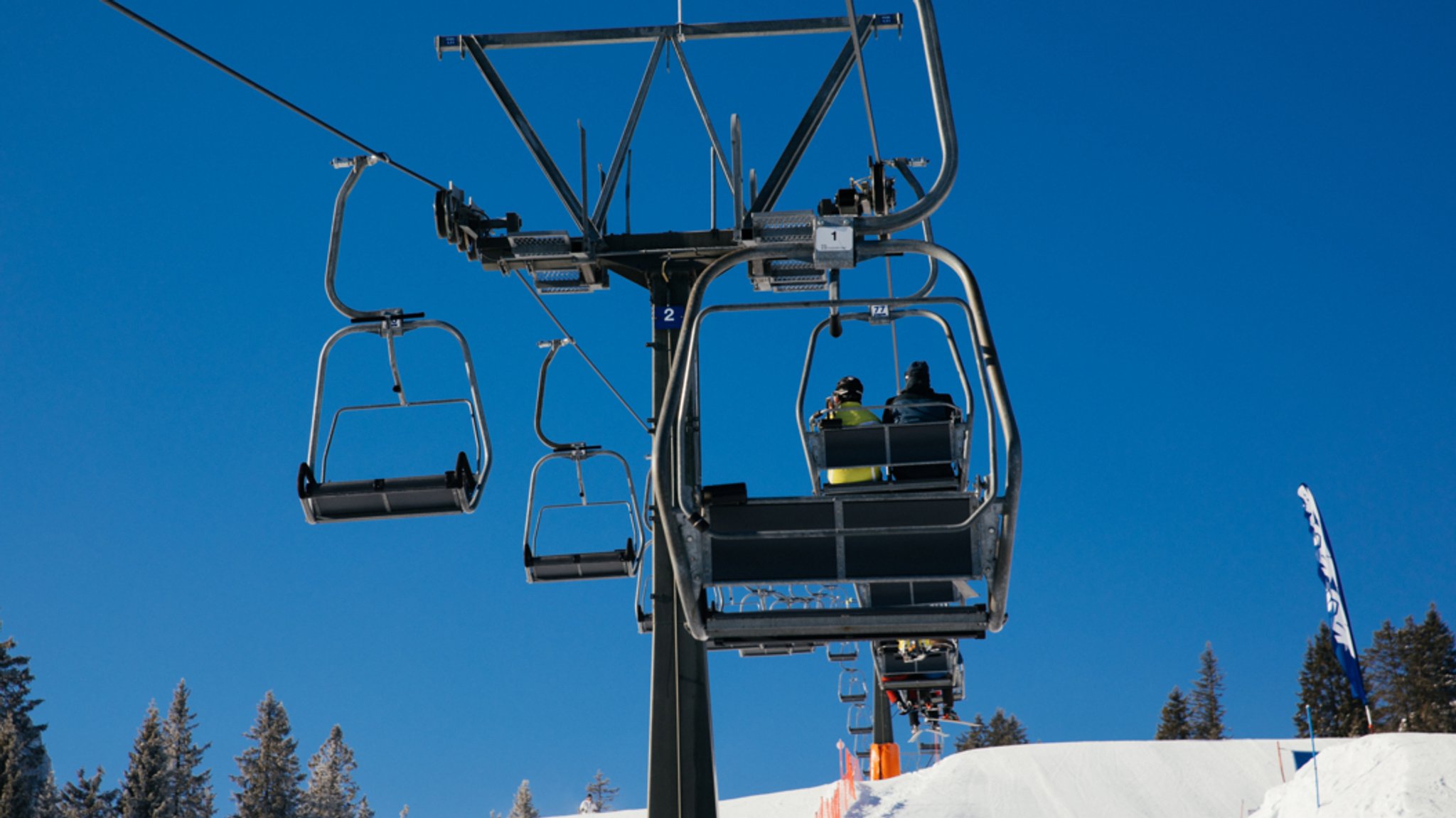 Ein Skilift in einem Wintersportgebiet