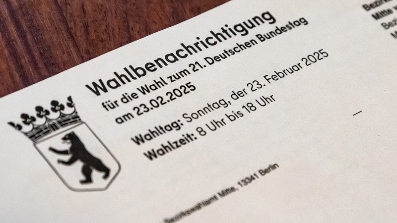 Symbolbild: Amtliche Wahlbenachrichtigung | Bild: picture alliance / Andreas Gora | Andreas Gora Symbolbild: Amtliche Wahlbenachrichtigung