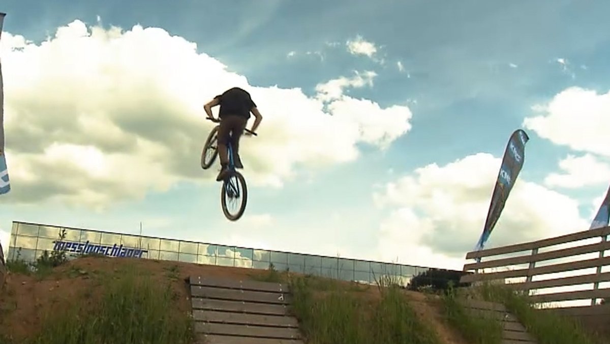 Bikepark in Baunach: Waghalsige Sprünge in der Luft 