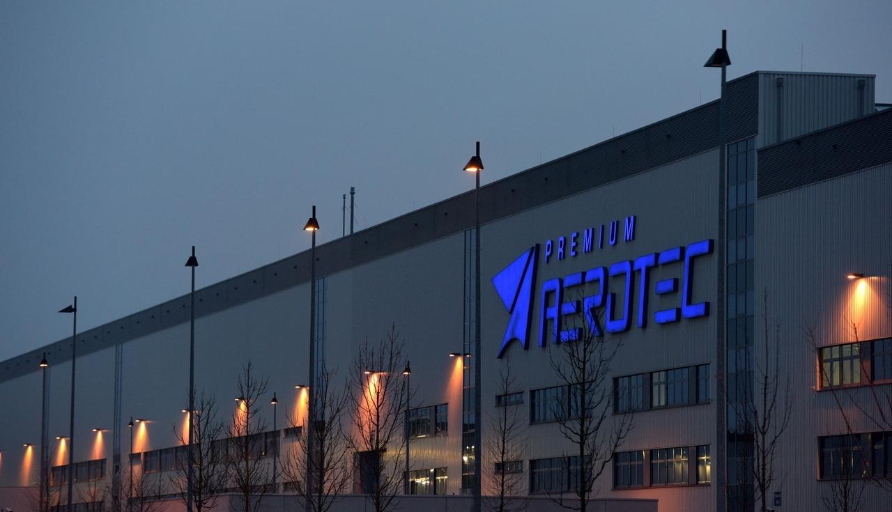 Premium Aerotec Mitarbeiter Kampfen In Augsburg Um Ihre Jobs Br24