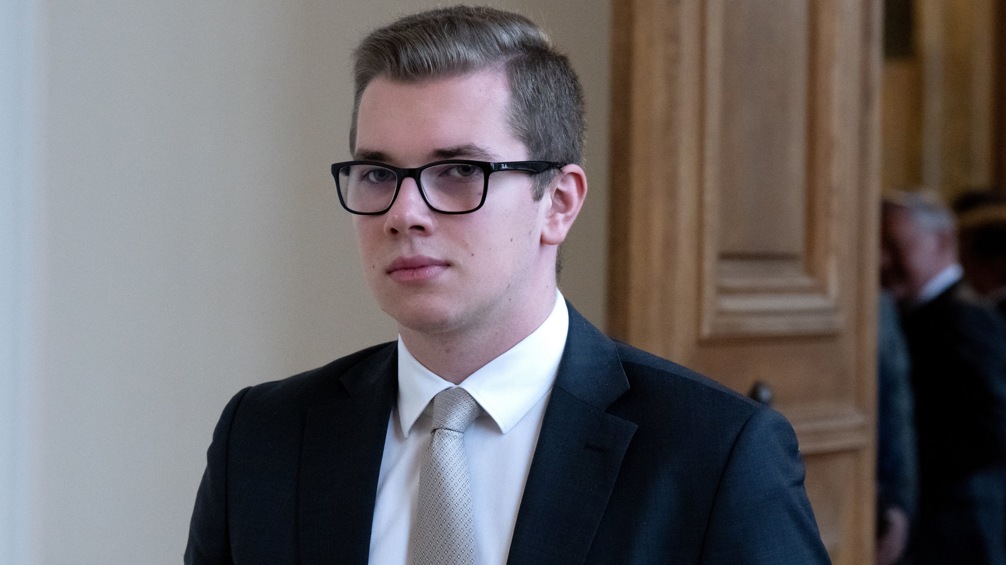 Daniel Halemba, AfD-Politiker, kommt im bayerischen Landtag zu einer Plenarsitzung (Archiv). | Bild: picture alliance/dpa | Sven Hoppe Daniel Halemba, AfD-Politiker, kommt im bayerischen Landtag zu einer Plenarsitzung (Archiv).