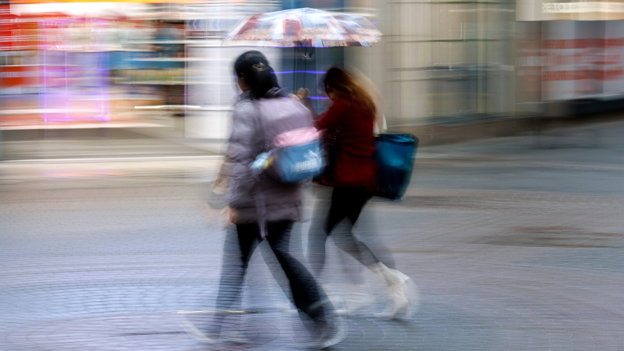 Wegen sexualisierter Gewalt im Netz: Frauen ziehen sich zurück