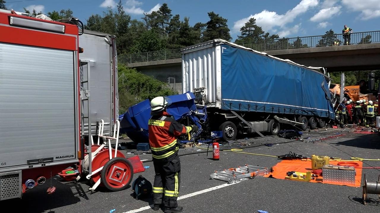 Nürnberg : Schwerer Lkw-Unfall Auf A9