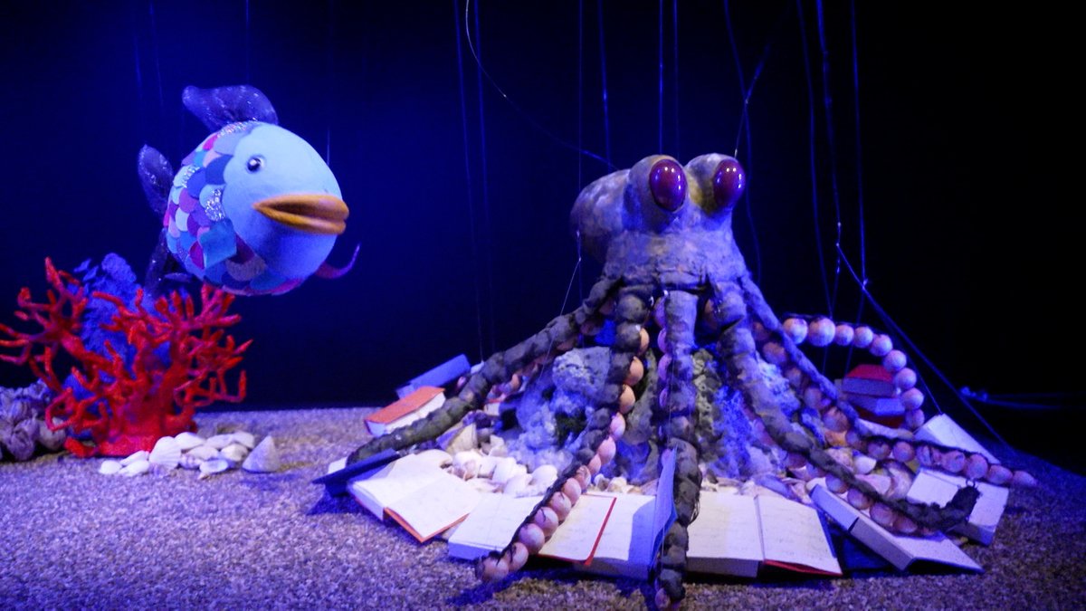 Die Unterwasserwelt im Puppentheaterstück "Der Regenbogenfisch"