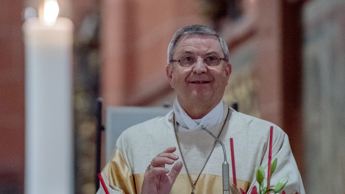 Bischof will verheiratete Männer zu Priestern weihen
