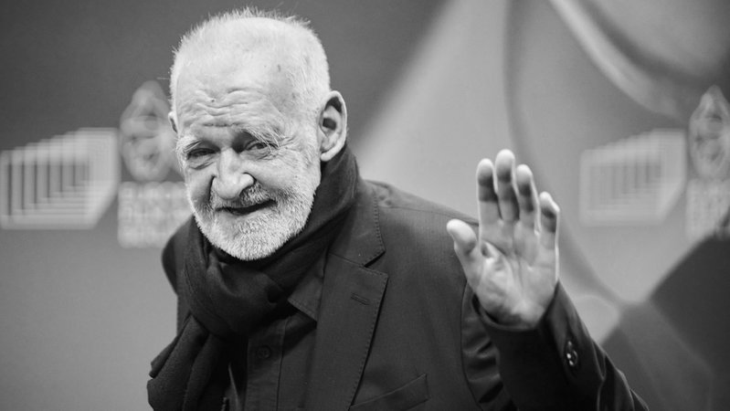 Béla Tarr 2023 bei der Verleihung des Europäischen Filmpreises. | Bild: picture alliance/dpa | Annette Riedl Béla Tarr 2023 bei der Verleihung des Europäischen Filmpreises.