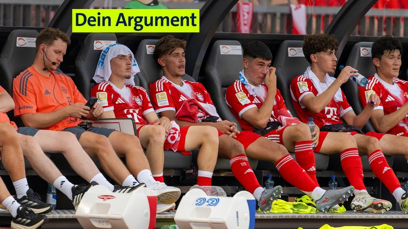 Talente auf der Bank des FC Bayern: Lennart Karl (links) beim Testspiel in Zürich. | Bild: picture-alliance / dpa Talente auf der Bank des FC Bayern: Lennart Karl (links) beim Testspiel in Zürich.