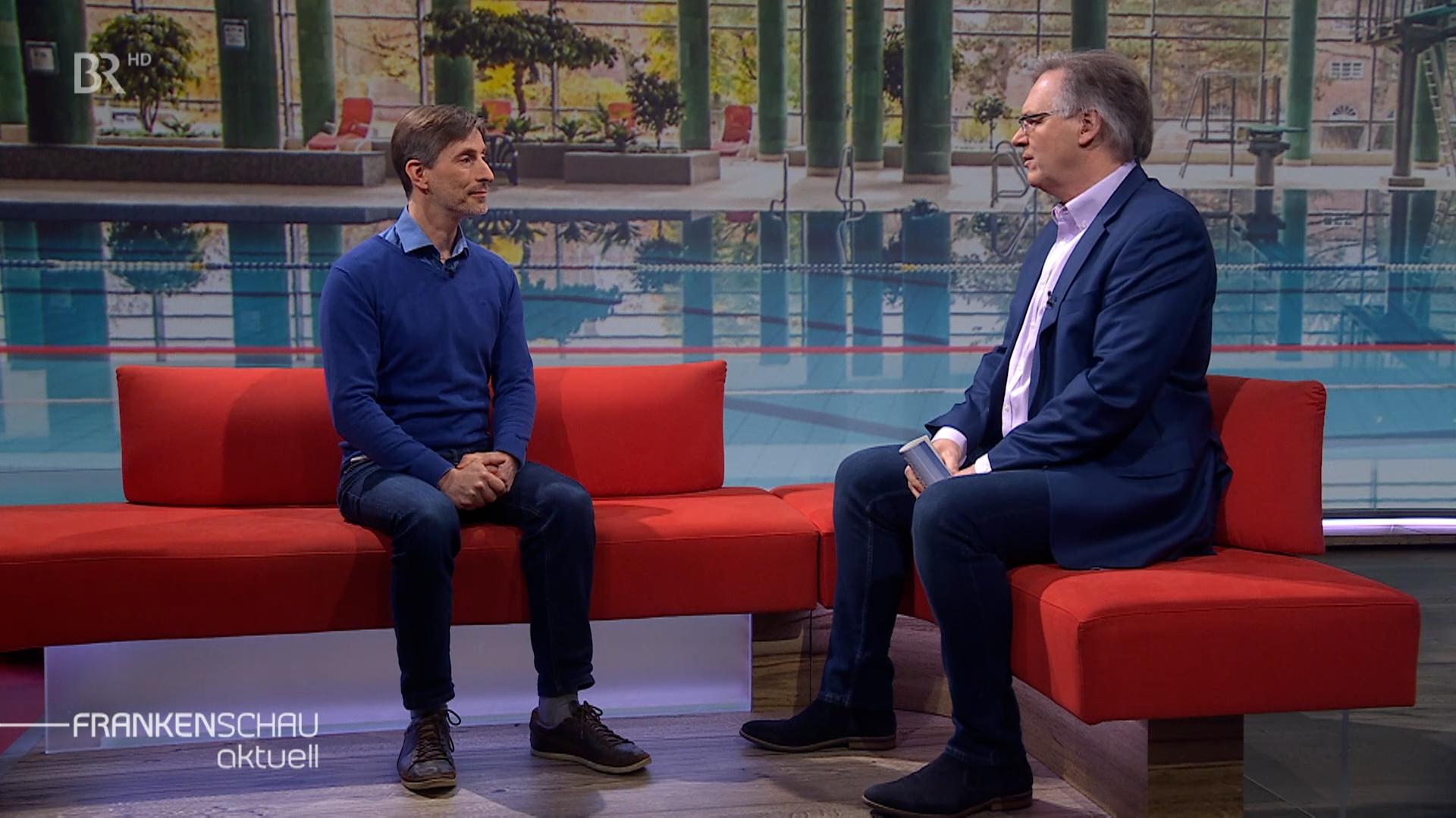 Charly Hilpert interviewt Matthias Bach.