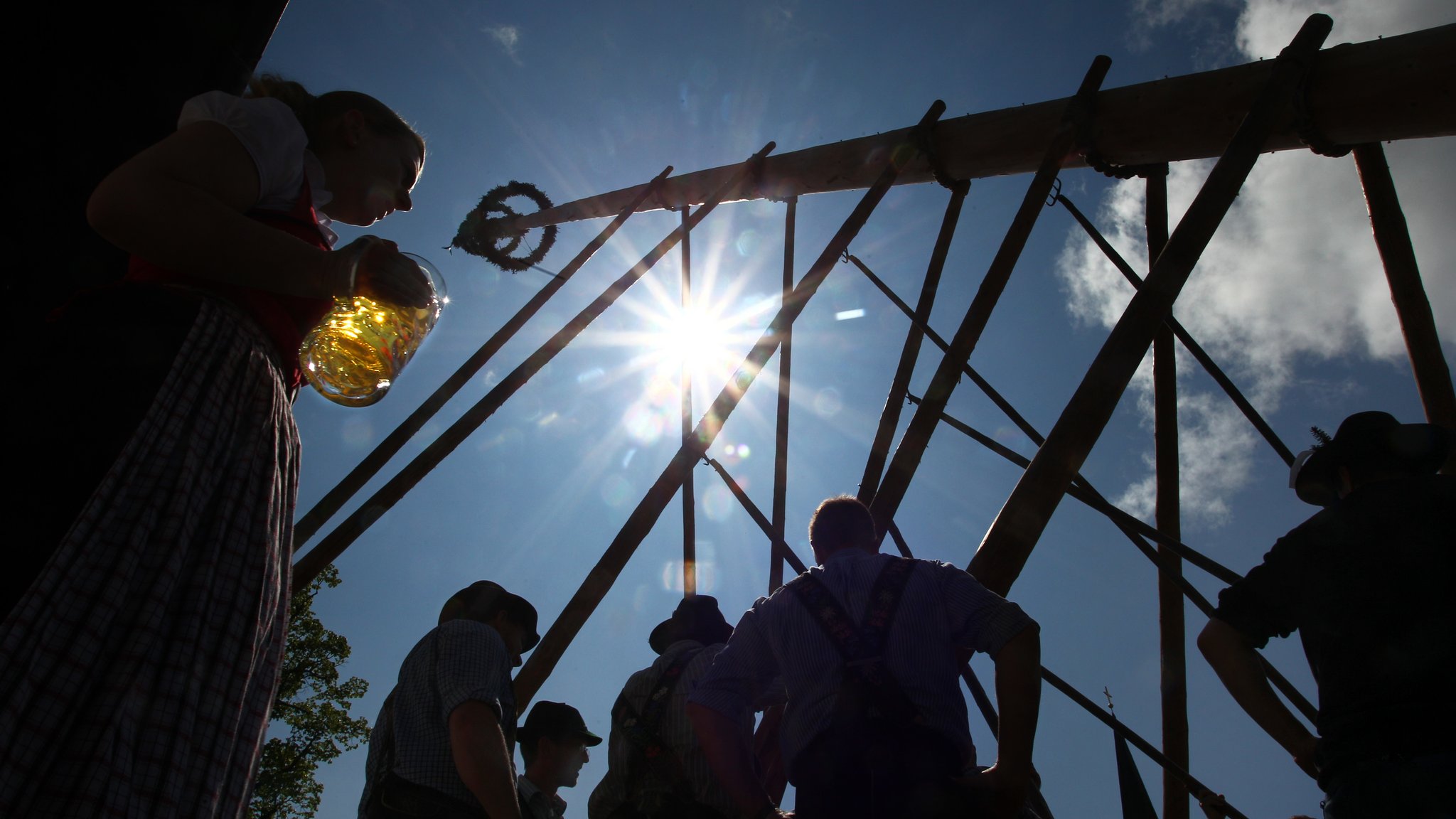 Maibaum-Aufstellen - wie gefährlich ist der Brauch? 