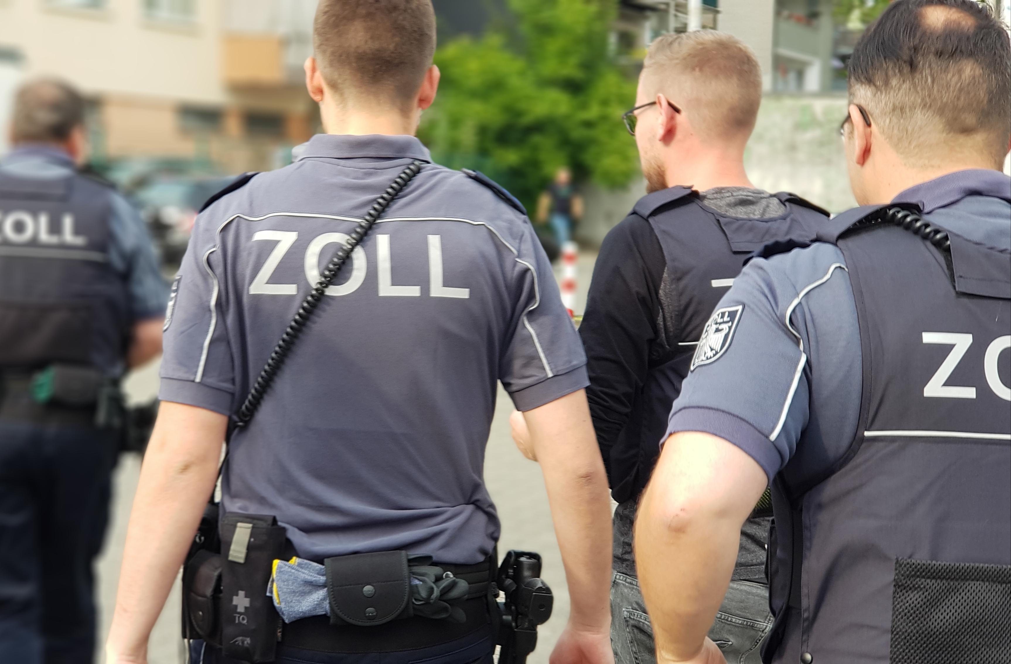 Zollbeamte im Einsatz (Symbolbild)