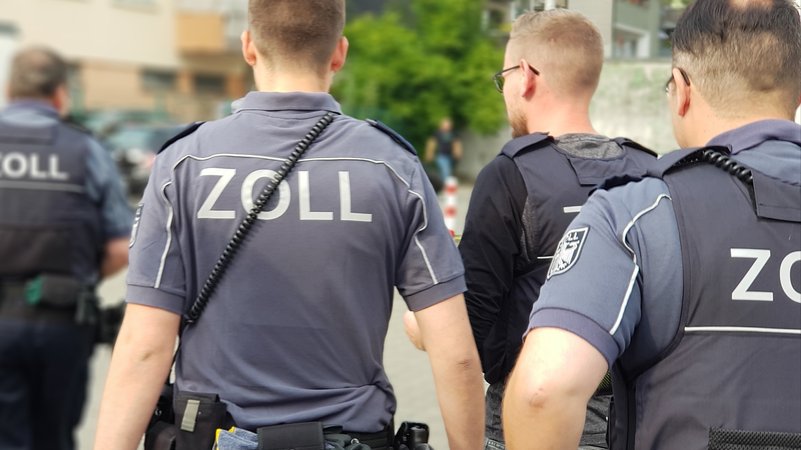 Zollbeamte im Einsatz (Symbolbild) | Bild: Hauptzollamt Duisburg Zollbeamte im Einsatz (Symbolbild)