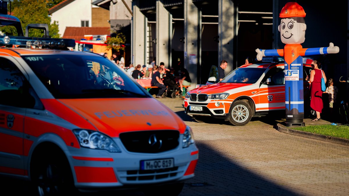 Am Tag der Feuerwehr zeigt die Freiwillige Feuerwehr Hohenbrunn bei einer Übung einer interessierten Öffentlichkeit ihr Können.