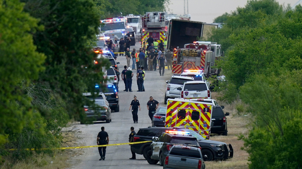 US-Polizei am Tatort in San Antonio | Bild: BR Bild/dpa/Eric Gay US-Polizei am Tatort in San Antonio